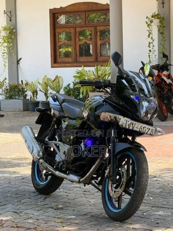 Bajaj Pulsar 220F 2010