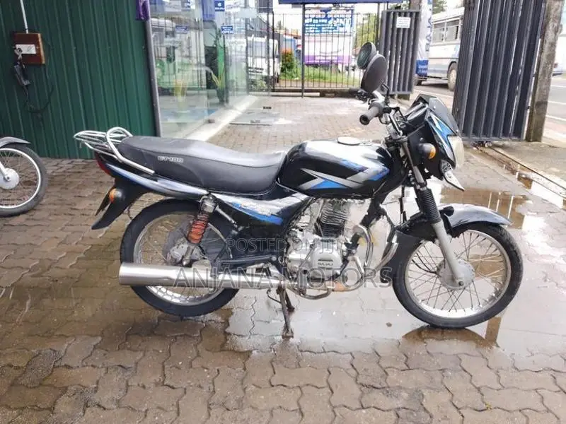 Bajaj CT100 2016