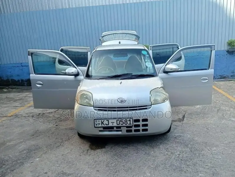 Daihatsu Esse 2010
