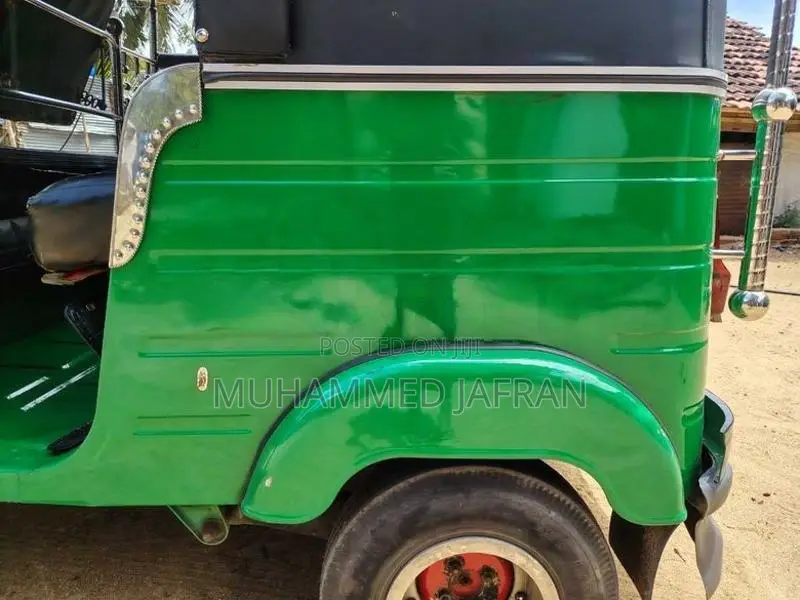 Bajaj RE 2016