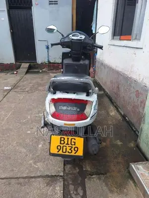 Mahindra Gusto 2017