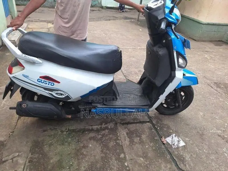 Mahindra Gusto 2017