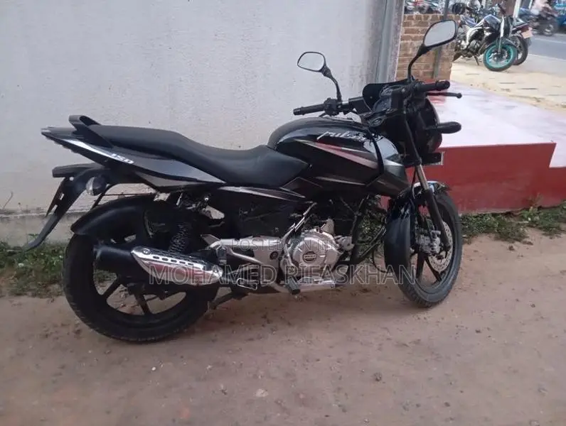 Bajaj Pulsar 150 2015