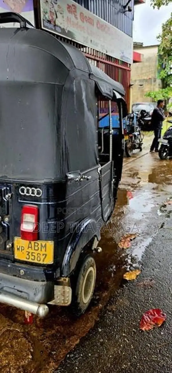 Bajaj RE Three Wheeler 2016