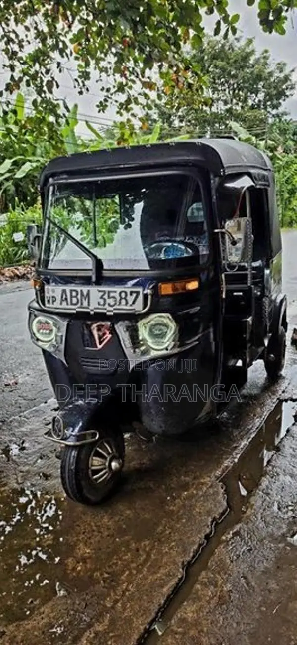 Bajaj RE Three Wheeler 2016