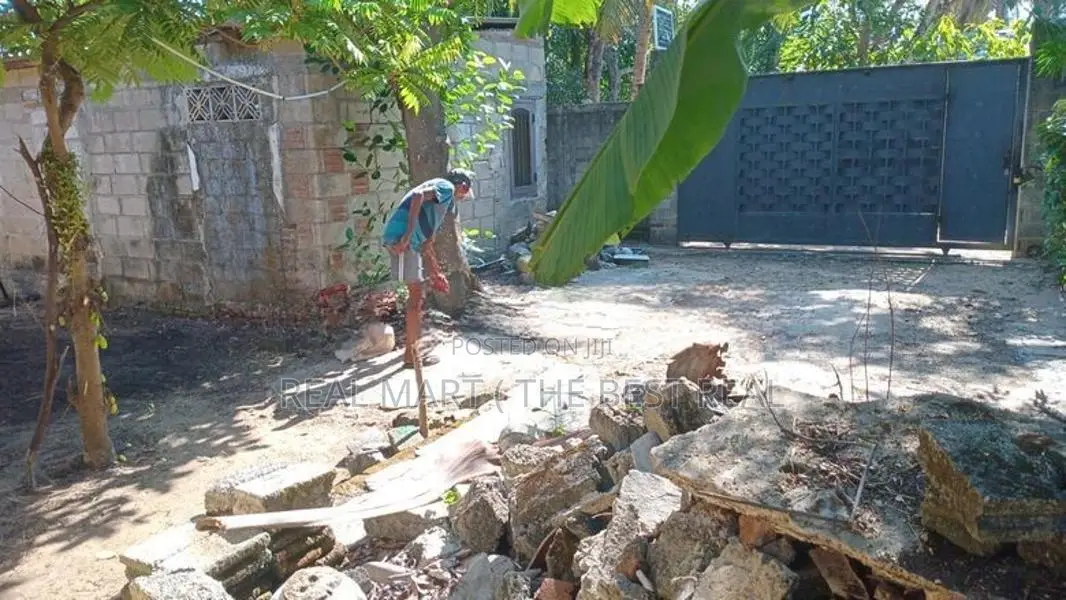 KATUNAYAKA : 10.3-PERCH PRIME LAND FOR SALE near Gatway college