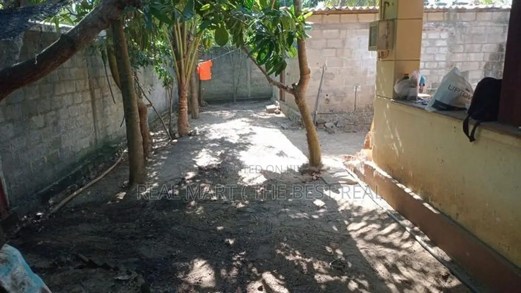 KATUNAYAKA : 10.3-PERCH PRIME LAND FOR SALE near Gatway college