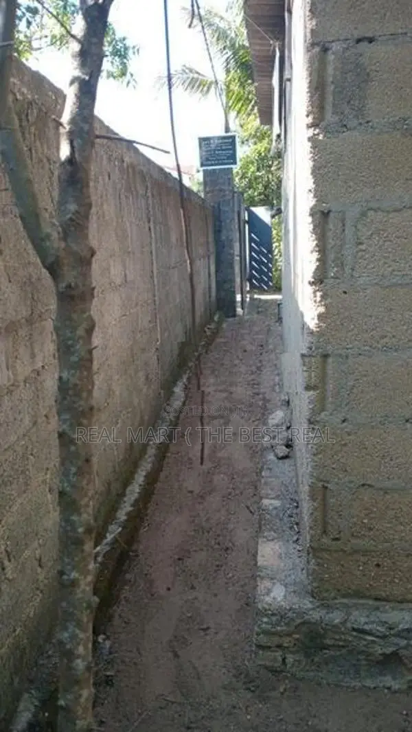 KATUNAYAKA : 10.3-PERCH PRIME LAND FOR SALE near Gatway college