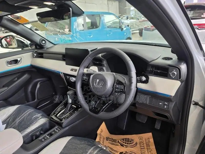 Honda Vezel Z PLAY MOON ROOF 2026