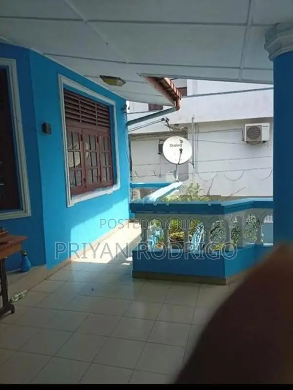 Peliyagoda - Kandy Road 2 Storied House on 6 Perches of Land for Sale