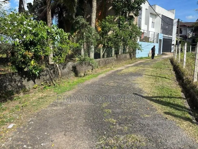 Athurugiriya 10.75 perches of Rectangular Shape Land for sale