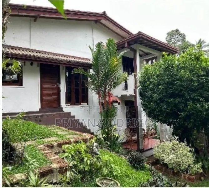 Panadura, 4 Bedroom House with a garden on 17.6 Perches of Land for Sa