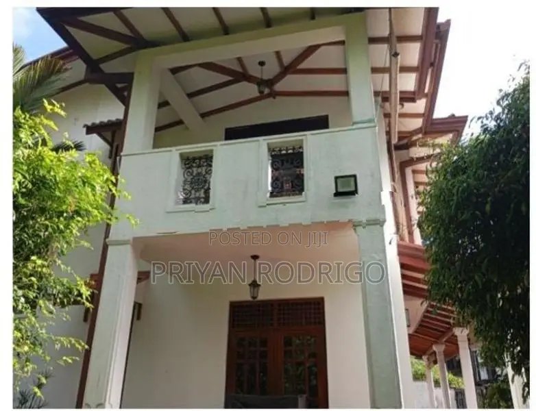 Panadura, 4 Bedroom House with a garden on 17.6 Perches of Land for Sa