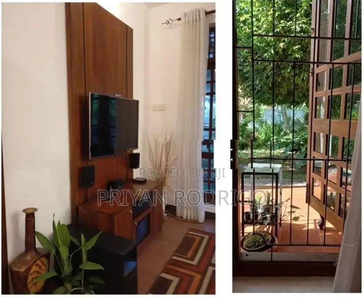 Panadura, 4 Bedroom House with a garden on 17.6 Perches of Land for Sa