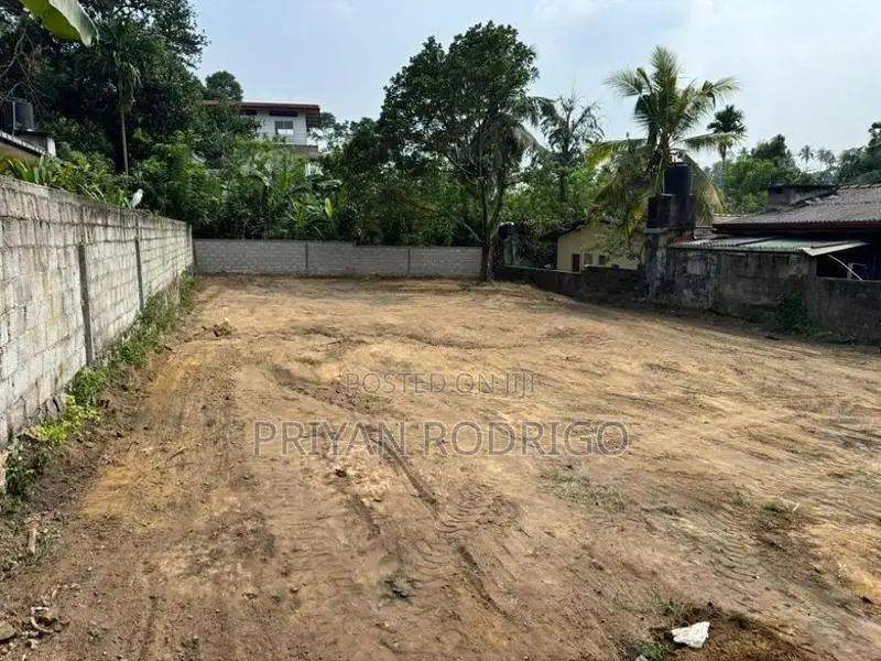 Athurugiriya Daham Mawatha 20 Perches of Land for immediate sale