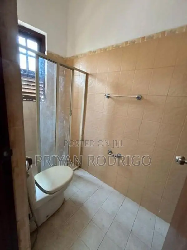 Rajagiriya - Kalapaluwawa 04 Bedroom Upstair House at 1st Lane for Sal