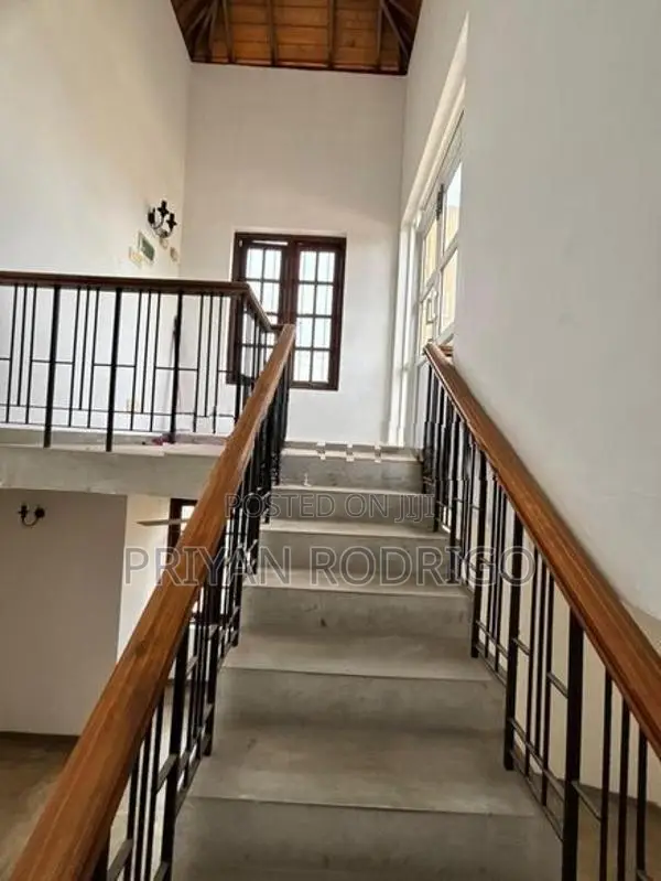Rajagiriya - Kalapaluwawa 04 Bedroom Upstair House at 1st Lane for Sal