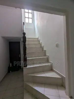 Mount Lavinia Vihara Rd 05 BR house on 7.89 perches of Land for Sale