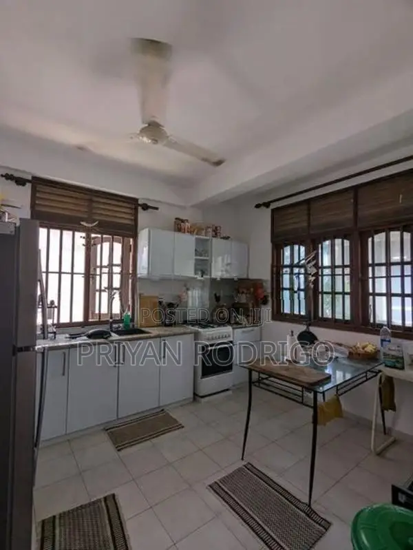 Mount Lavinia Vihara Rd 05 BR house on 7.89 perches of Land for Sale