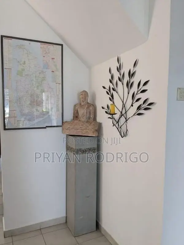 Mount Lavinia Vihara Rd 05 BR house on 7.89 perches of Land for Sale