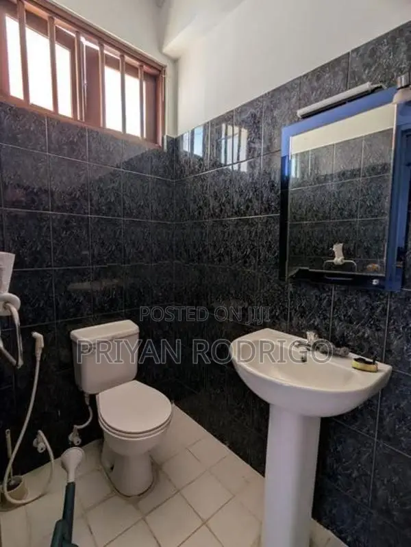 Mount Lavinia Vihara Rd 05 BR house on 7.89 perches of Land for Sale