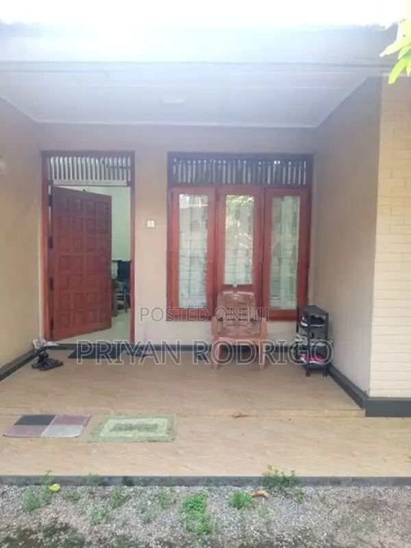 Maharagama, Temple Road, 03 Bedroom House on 23 Perches of Land for Sa