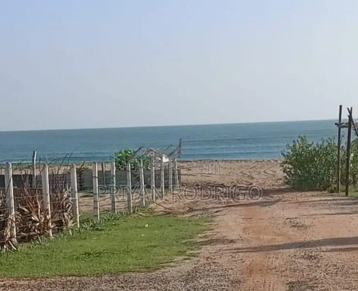 Trincomalee Nilaveli Road 327 Perches of Beach front Property for sale
