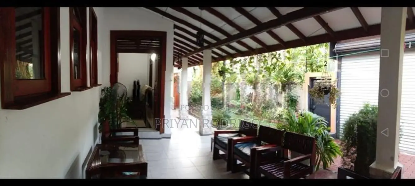 Piliyandala - Kahathuduwa 03 BR House on 10 Perches of Land for Sale