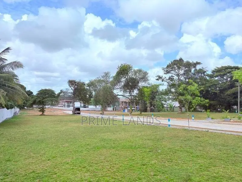 Luxury Land Plots Sale in Borupana Gangarama Road