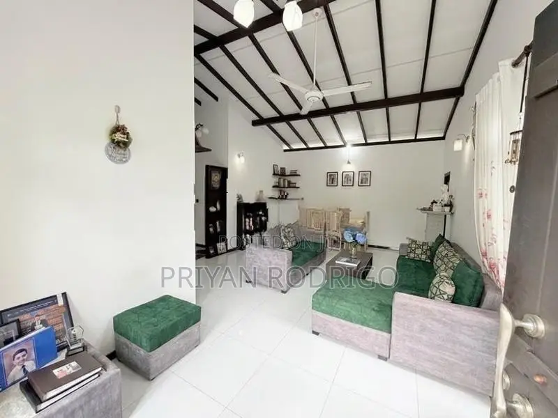 Piliyandala Madapatha 03 Bed Room House on 7 Perches of Land for Sale