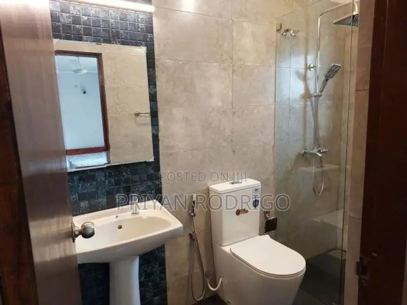 Akuregoda - Malabe Newly Renovated furnished 02 Bed Room House for Ren