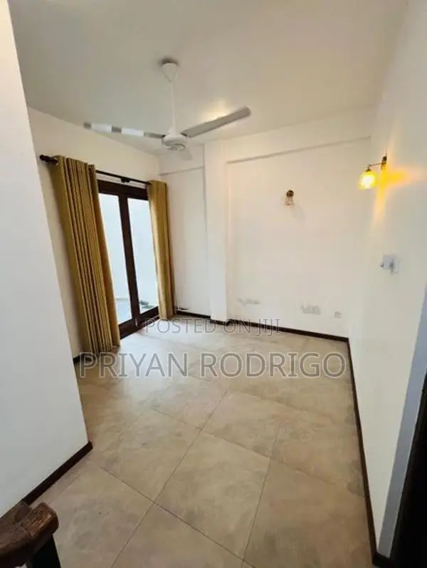 Battaramulla - Pelawatte New Defense Road 03 Storied House for Rent