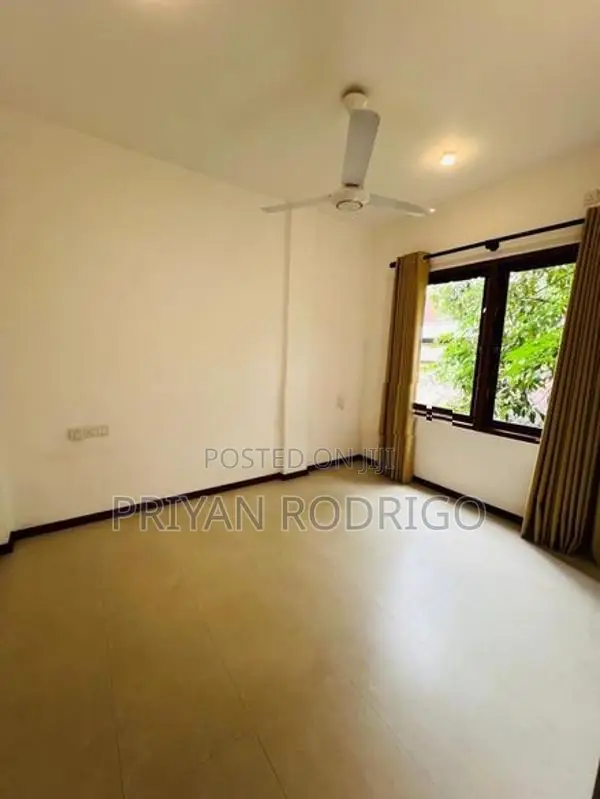 Battaramulla - Pelawatte New Defense Road 03 Storied House for Rent