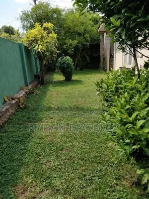 Boralesgamuwa 20 Perch Residential Land with a Livable House for Sale