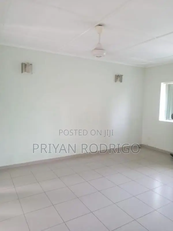 Colombo 5 Poorwarama Rd 3 storied house on 6.6 Perches of Land for Sal