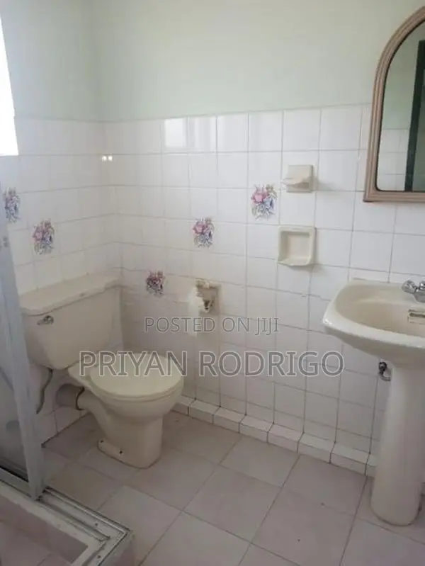 Colombo 5 Poorwarama Rd 3 storied house on 6.6 Perches of Land for Sal