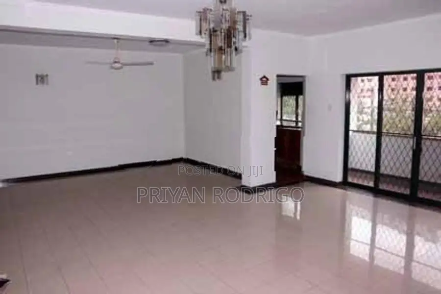 Colombo 5 Poorwarama Rd 3 storied house on 6.6 Perches of Land for Sal