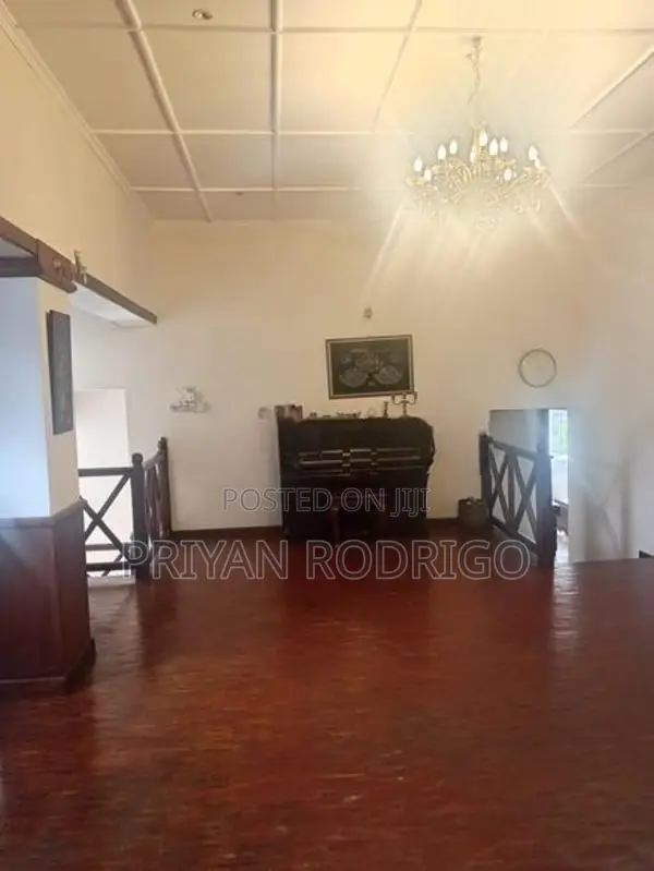 Colombo 3 De Alwis Place 5 rooms Facility on 15 Perches of Land for Re