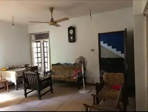 Colombo 06 Kirulapone 9.5 Perches of Land with upstairs house for sale