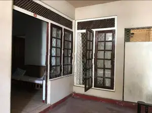 Colombo 06 Kirulapone 9.5 Perches of Land with upstairs house for sale