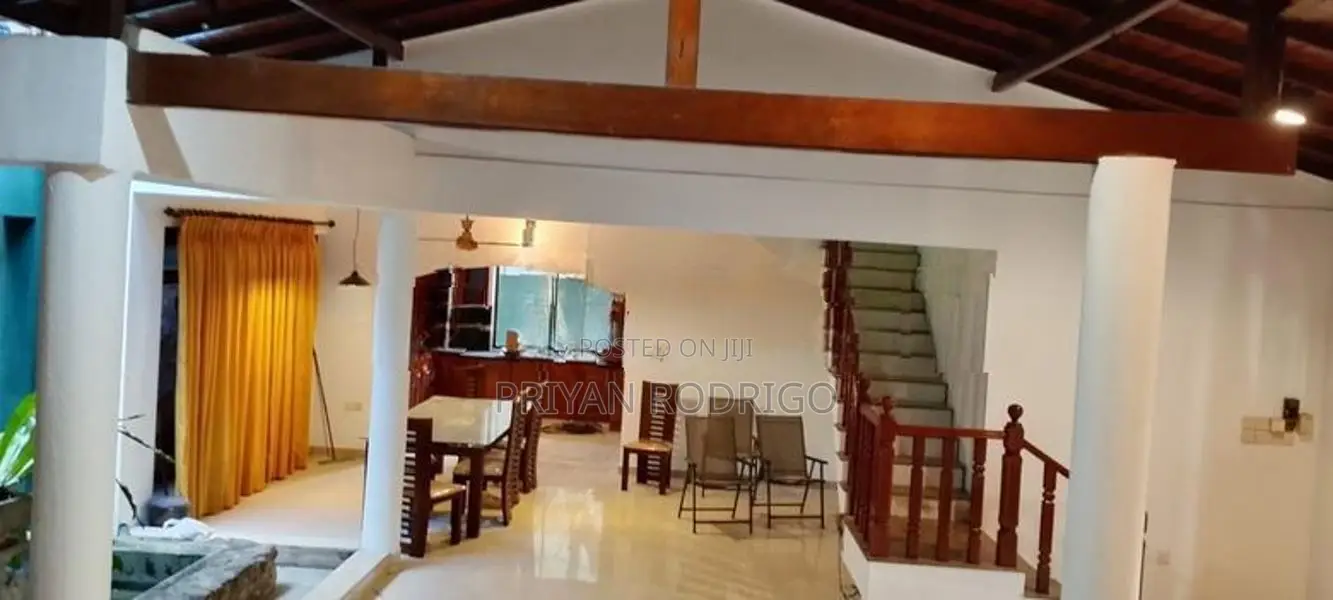 Pelawatta Battarammulla 05 Bed Room Large House for Sale