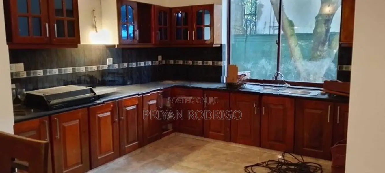 Pelawatta Battarammulla 05 Bed Room Large House for Sale
