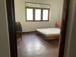 Battaramulla New Defense Road Large 07 Bed room House Available on Ren