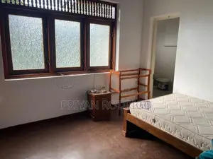 Battaramulla New Defense Road Large 07 Bed room House Available on Ren