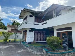 Battaramulla New Defense Road Large 07 Roomed Facility Available on Re
