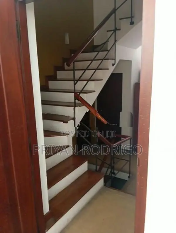 Colombo 5 Baseline Rd 03 storied house on 17.75 Perches of Land for Sa