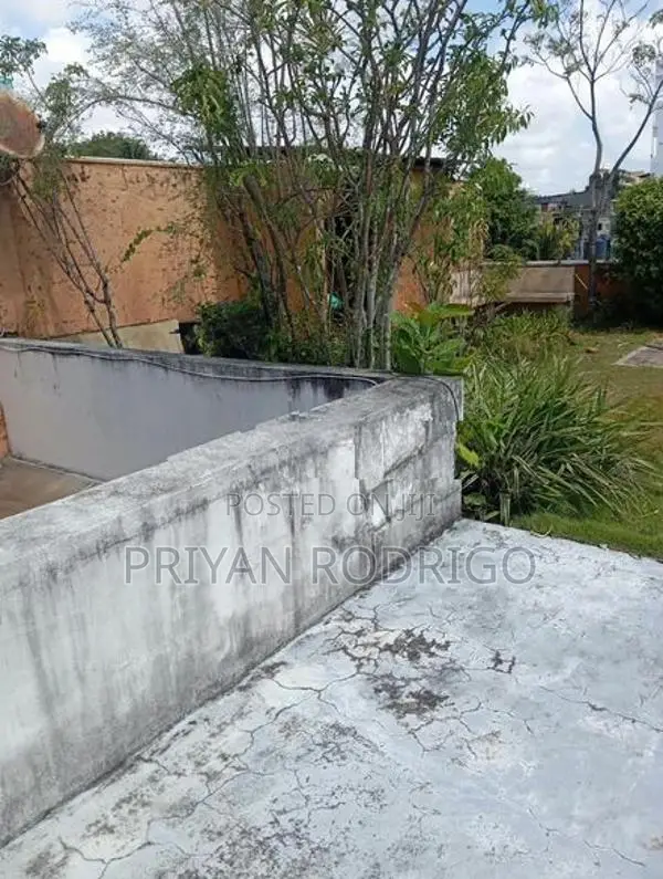 Colombo 5 Baseline Rd 03 storied house on 17.75 Perches of Land for Sa