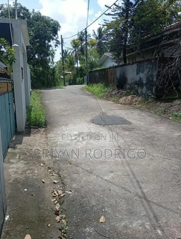 Kottawa Malapalla 19.5 Perch Land with an old house for Sale