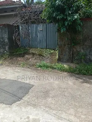 Kottawa Malapalla 19.5 Perch Land with an old house for Sale