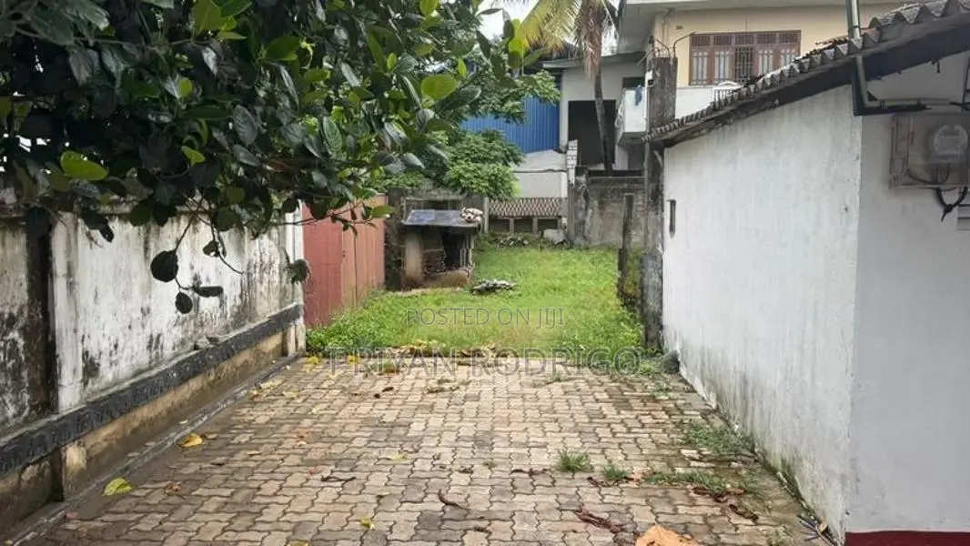 Wattala Hekitta Road / Lane 15.55 Perches of Land for Sale